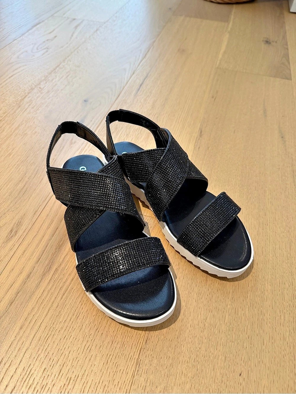GUESS Dawsin Platform Wedge Sandal Black & White